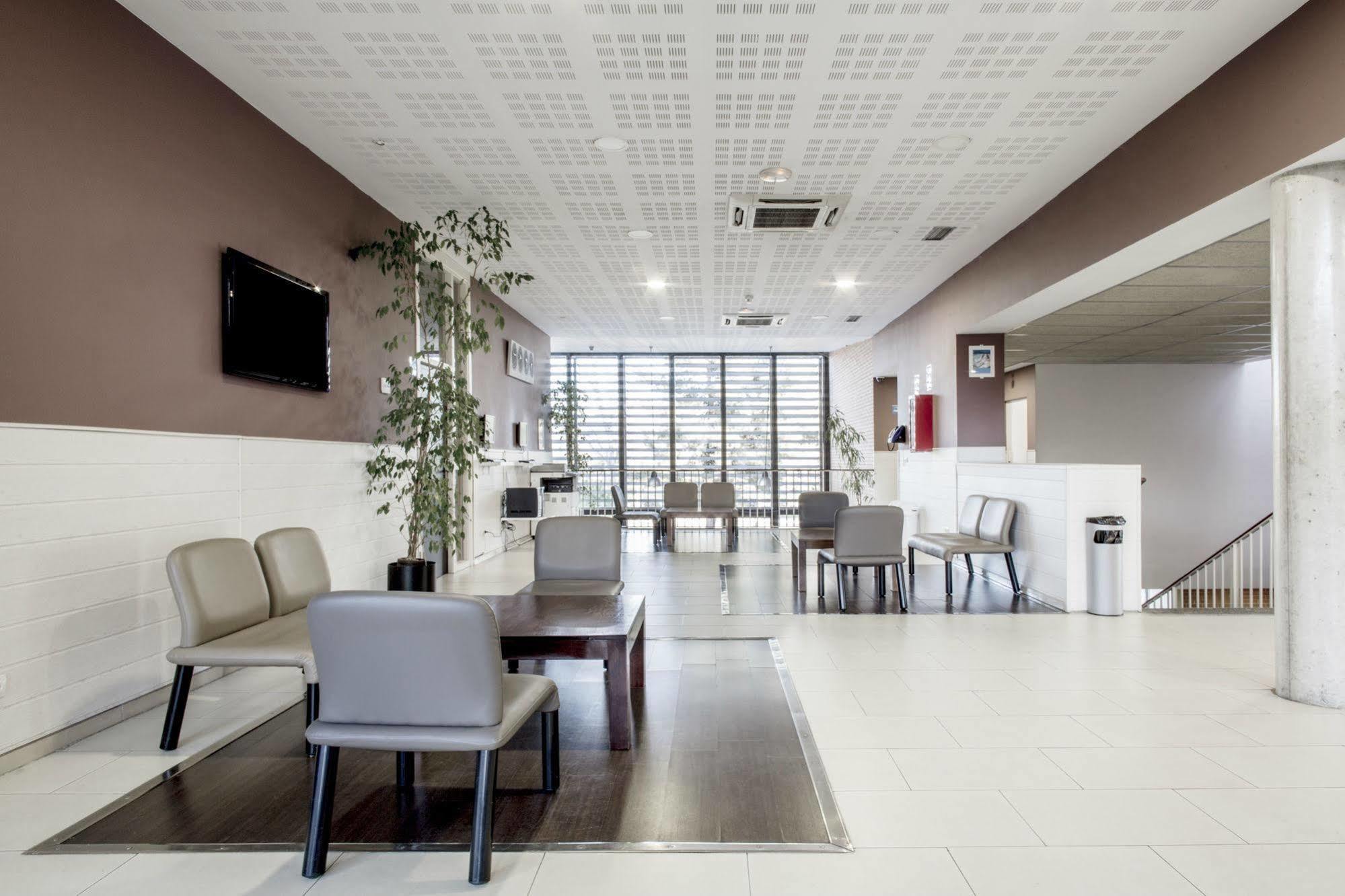 Residencia Universitaria Giner de Los Ríos Alcalá de Henares Exterior foto